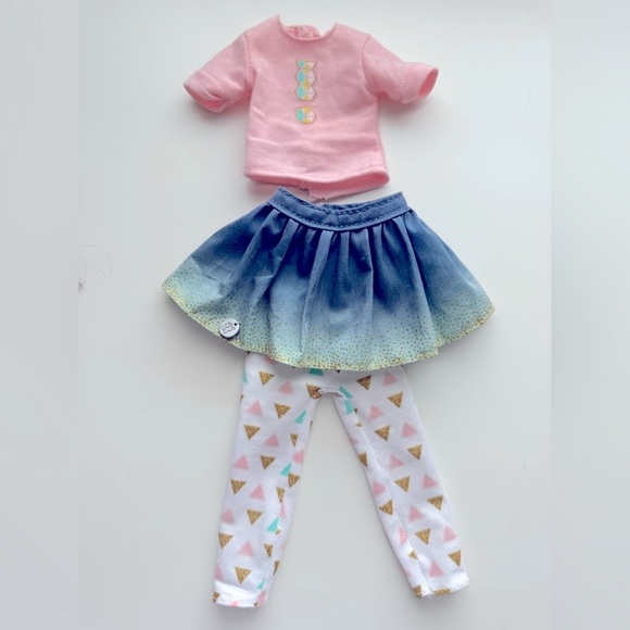 2 Glitter Girls Poseable Fashion Dolls and two additional outfits included - Picture 14 of 15